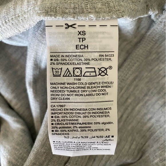 Old Navy Gray Full Zip Funnel Neck Ribbed Performance Jacket NWT Size XS - Picture 9 of 9